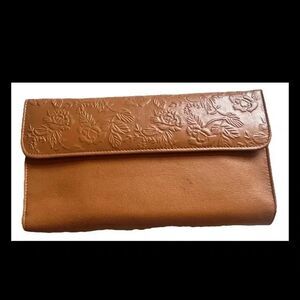 Buxton Cal Q Womens Leather Clutch Wallet